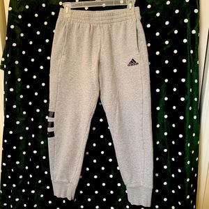 Boys Adidas heavy sweatpants with Logo very good condition size L (14-16)